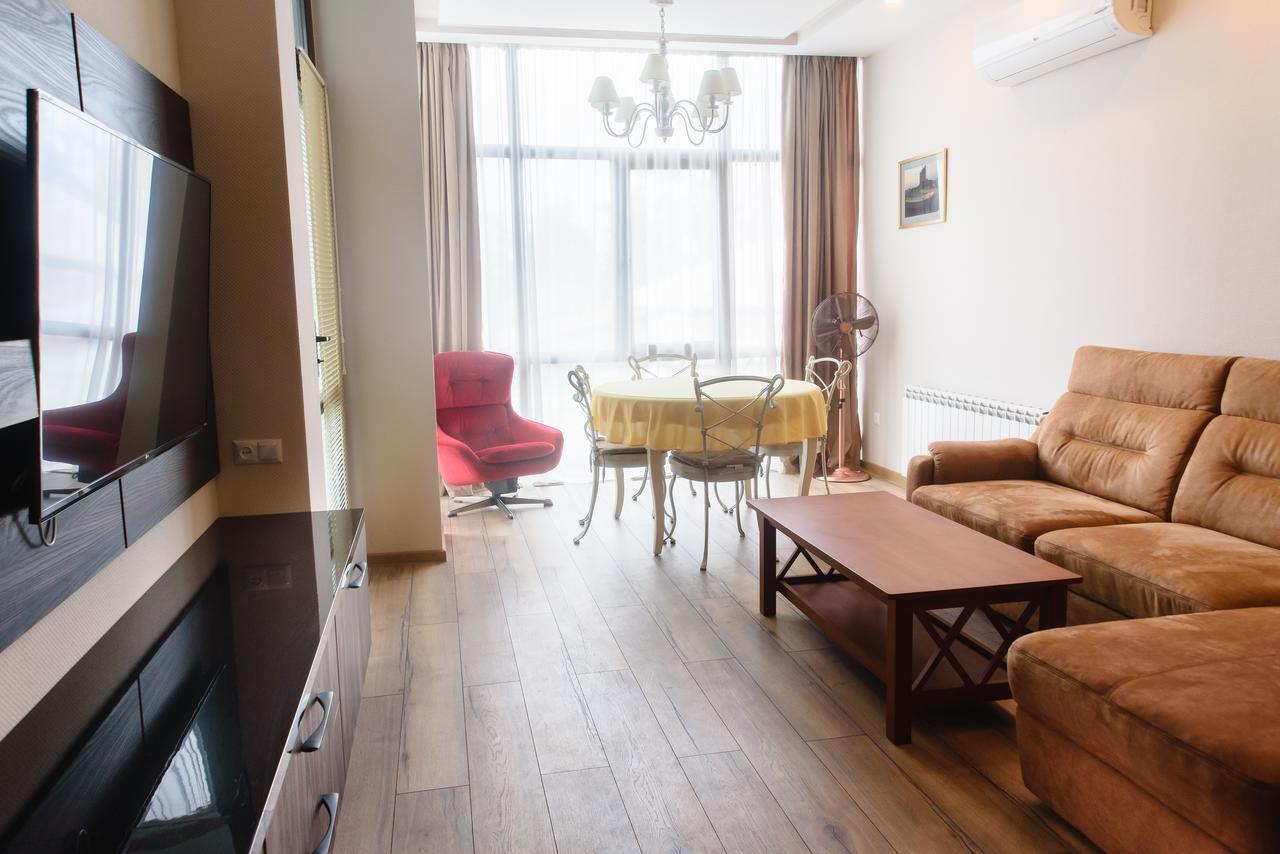 Boulevard Apartment バトゥーミ エクステリア 写真